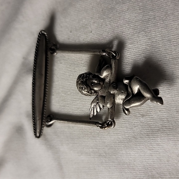 Pewter Angel JJ Brooch - Picture 1 of 4